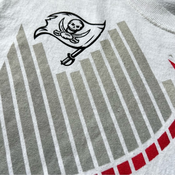 Men’s Tampa Bay Buccaneers shirt. - Picture 10 of 11